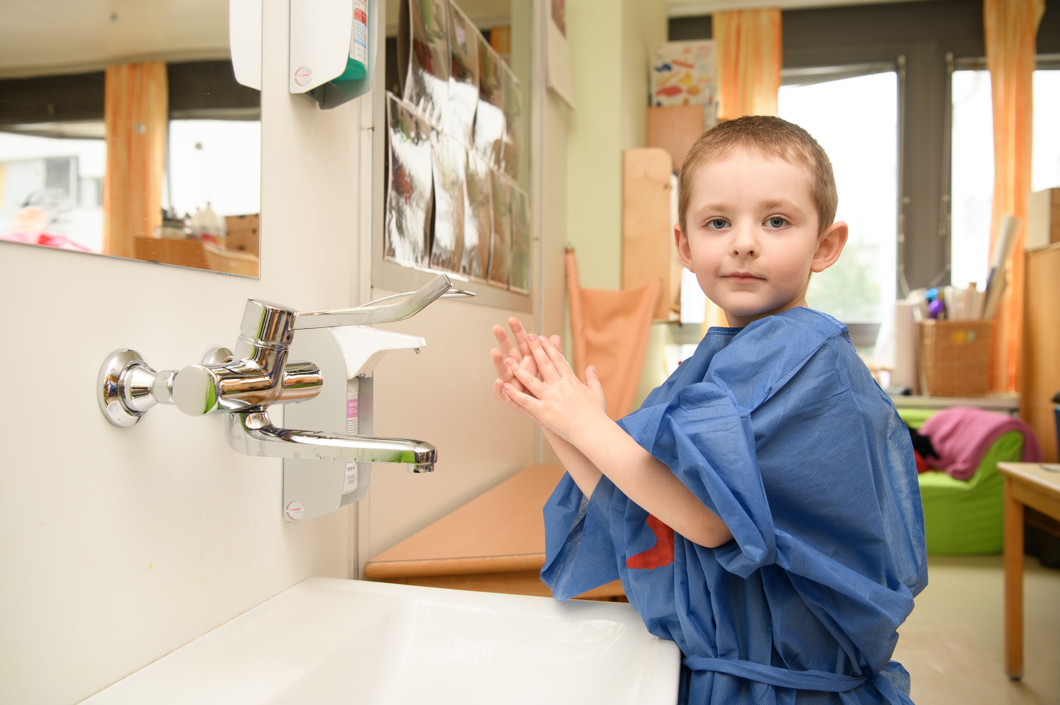 Kind wäscht sich die Hände | © Martin Hörmandinger / MedUni Wien