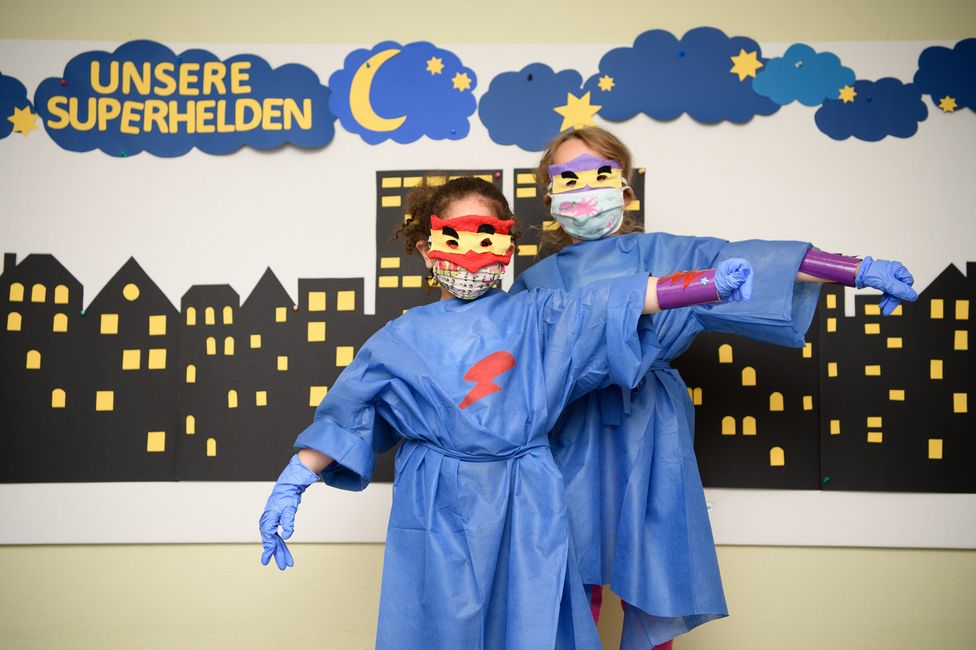 Superheldenpose Superheldenpose