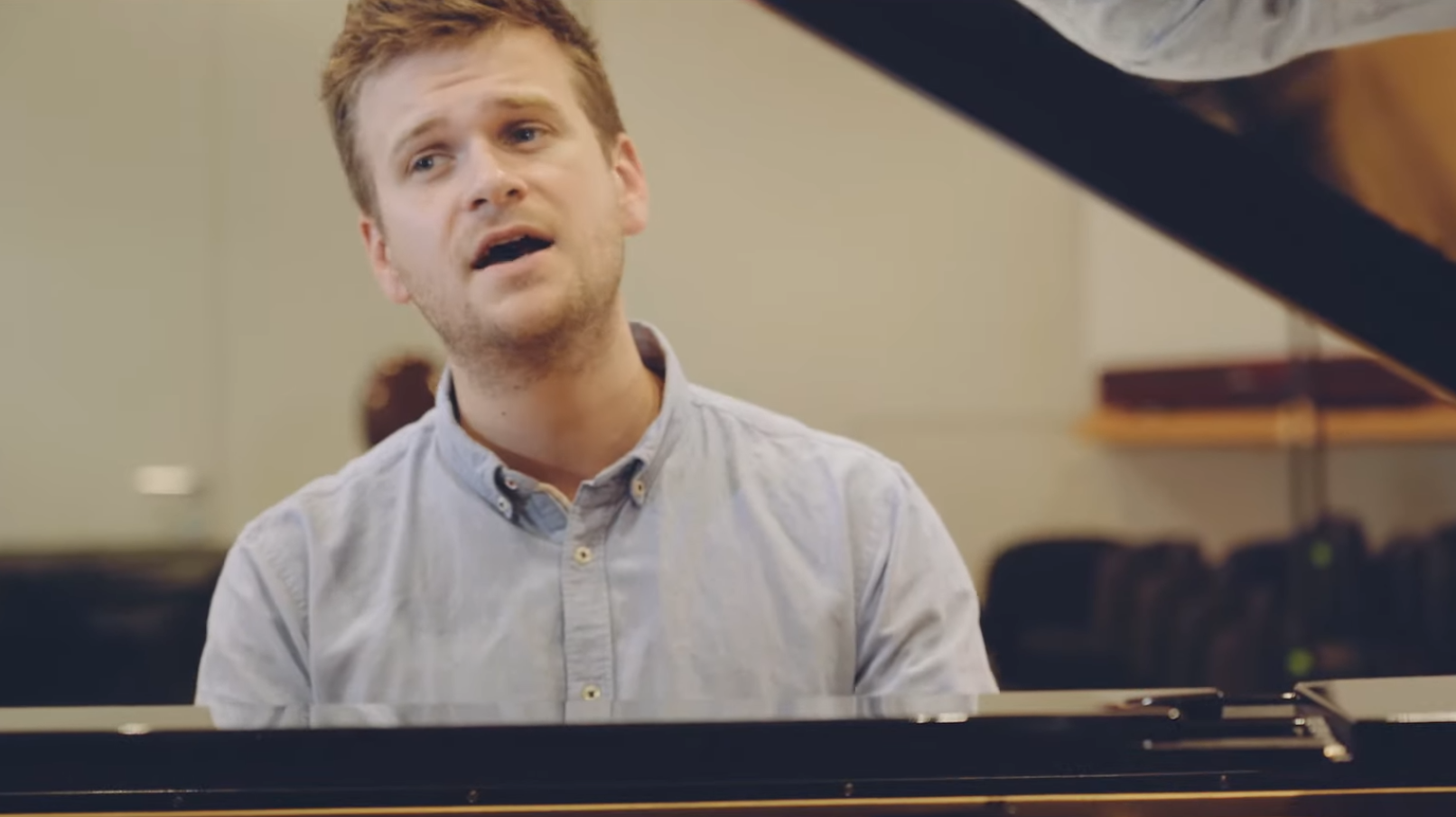 Komponist Julian Krainer von Your Smile am Klavier